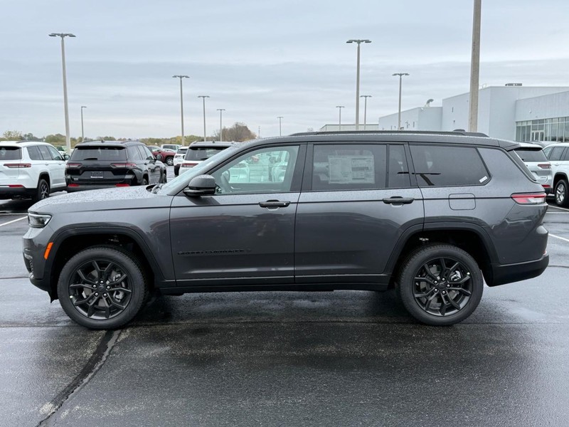 Jeep Grand Cherokee L Vehicle Full-screen Gallery Image 9