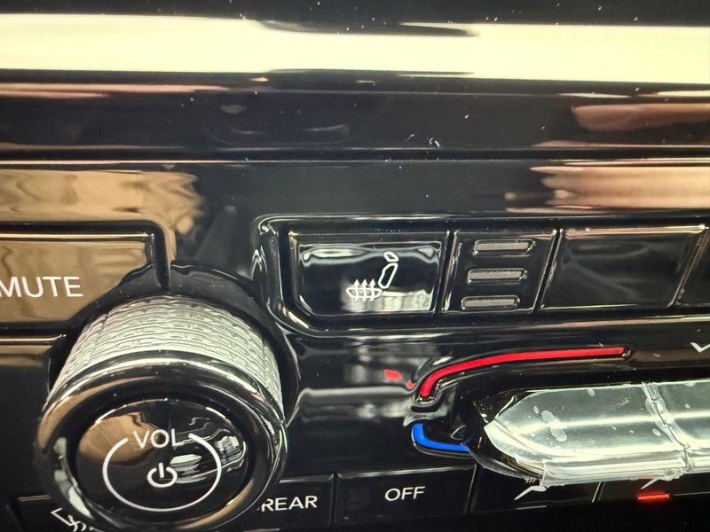 Jeep Grand Cherokee L Vehicle Full-screen Gallery Image 26