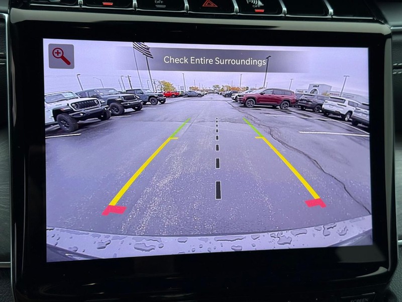 Jeep Grand Cherokee L Vehicle Full-screen Gallery Image 28