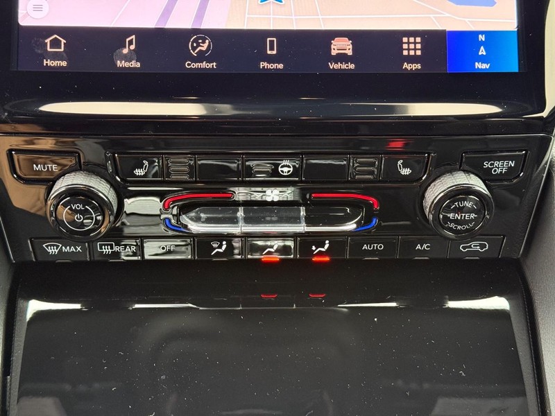 Jeep Grand Cherokee L Vehicle Full-screen Gallery Image 29