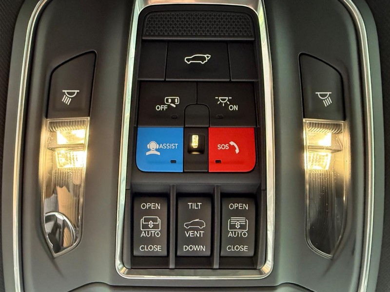 Jeep Grand Cherokee L Vehicle Full-screen Gallery Image 32