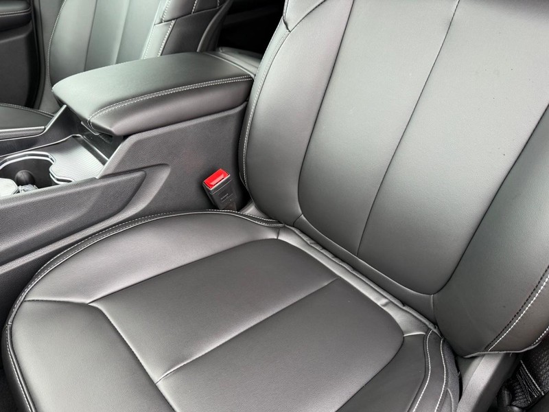 Jeep Grand Cherokee L Vehicle Full-screen Gallery Image 35