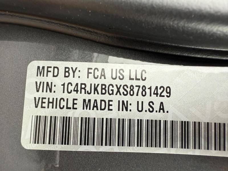 Jeep Grand Cherokee L Vehicle Full-screen Gallery Image 36