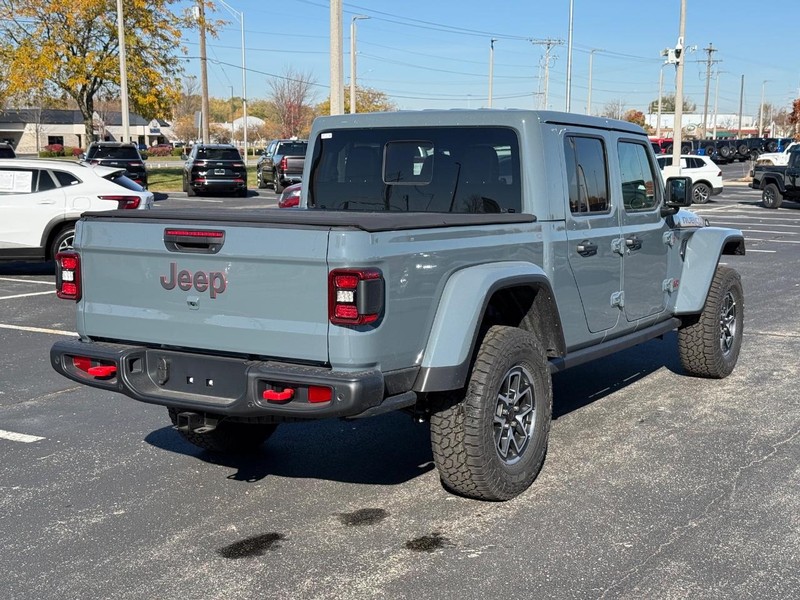 Jeep Gladiator Vehicle Full-screen Gallery Image 3