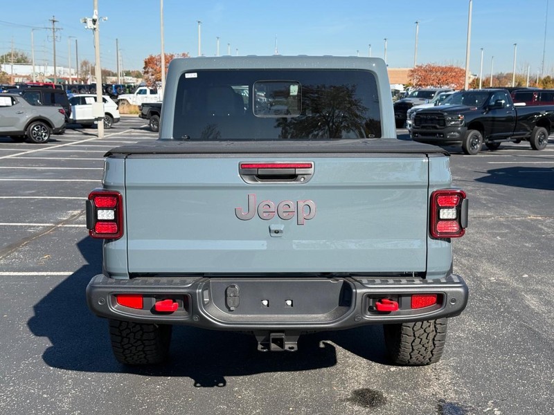 Jeep Gladiator Vehicle Full-screen Gallery Image 4