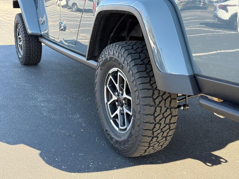 Jeep Gladiator Vehicle Full-screen Gallery Image 6