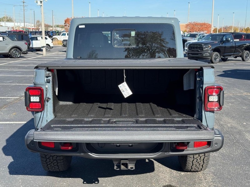 Jeep Gladiator Vehicle Full-screen Gallery Image 7