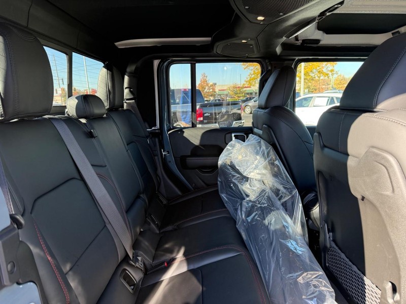 Jeep Gladiator Vehicle Full-screen Gallery Image 10