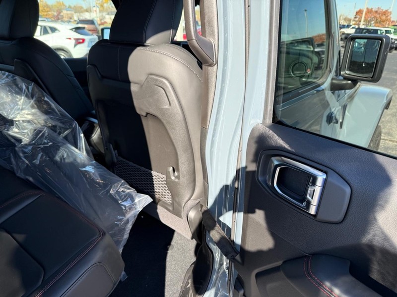 Jeep Gladiator Vehicle Full-screen Gallery Image 11