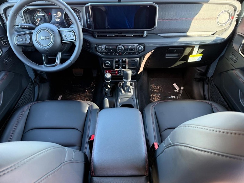 Jeep Gladiator Vehicle Full-screen Gallery Image 12