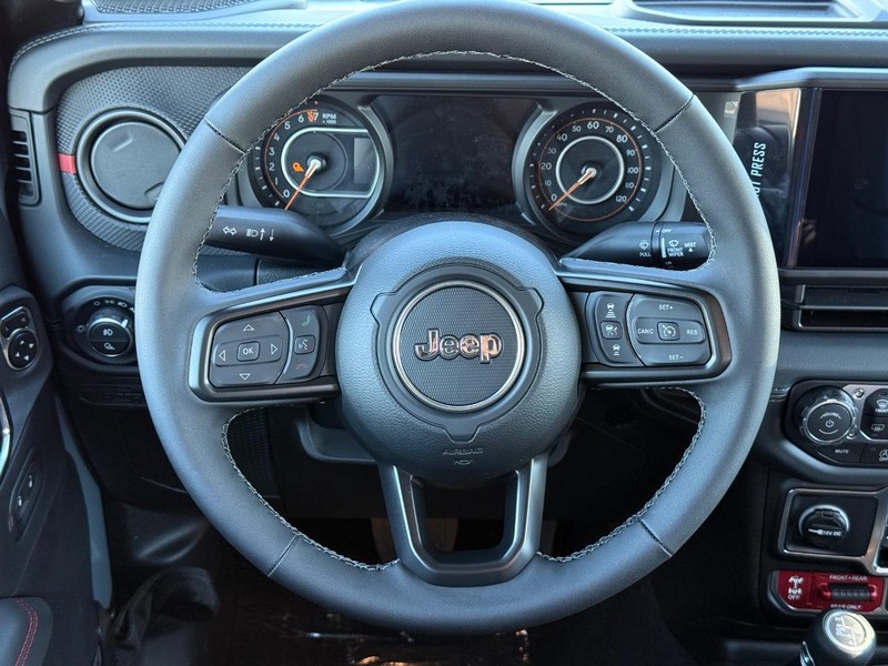 Jeep Gladiator Vehicle Full-screen Gallery Image 13