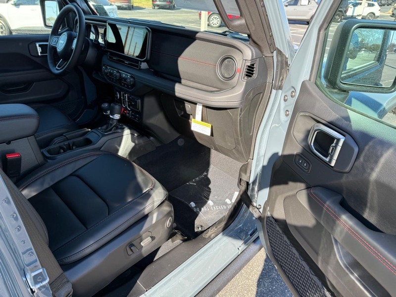 Jeep Gladiator Vehicle Full-screen Gallery Image 14