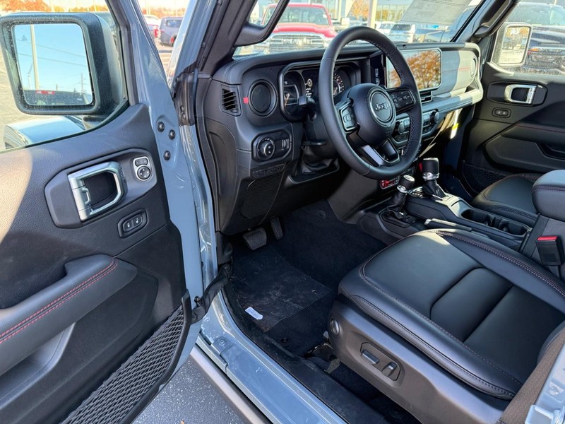 Jeep Gladiator Vehicle Full-screen Gallery Image 16