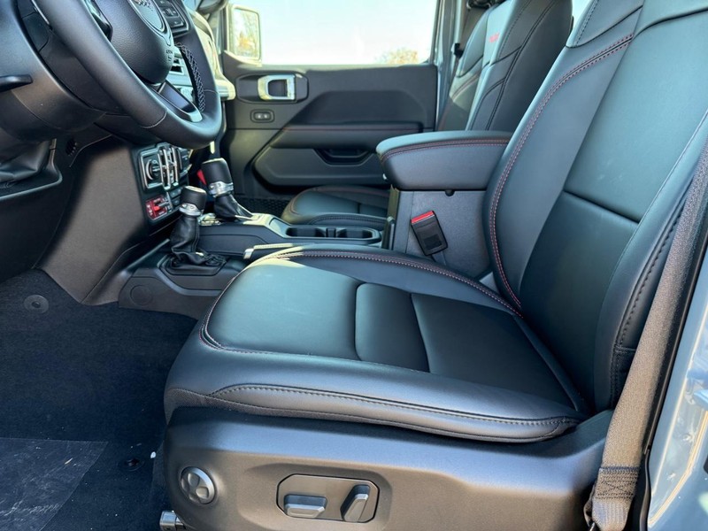 Jeep Gladiator Vehicle Full-screen Gallery Image 17