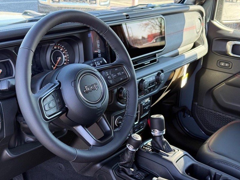 Jeep Gladiator Vehicle Full-screen Gallery Image 18