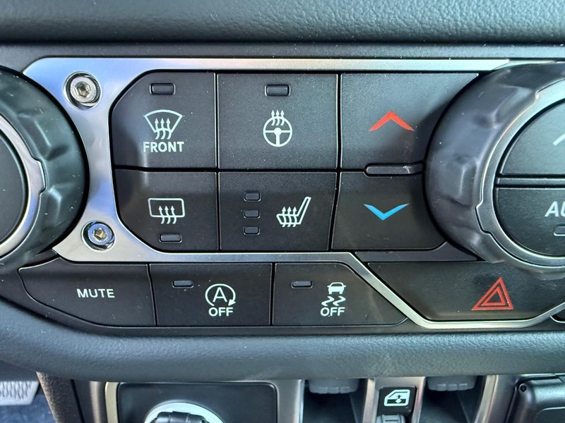 Jeep Gladiator Vehicle Full-screen Gallery Image 22