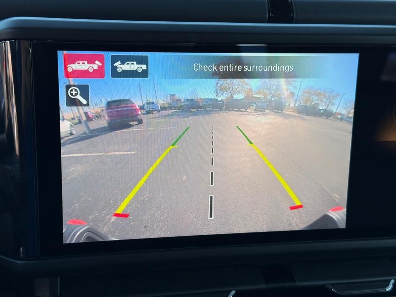 Jeep Gladiator Vehicle Full-screen Gallery Image 24