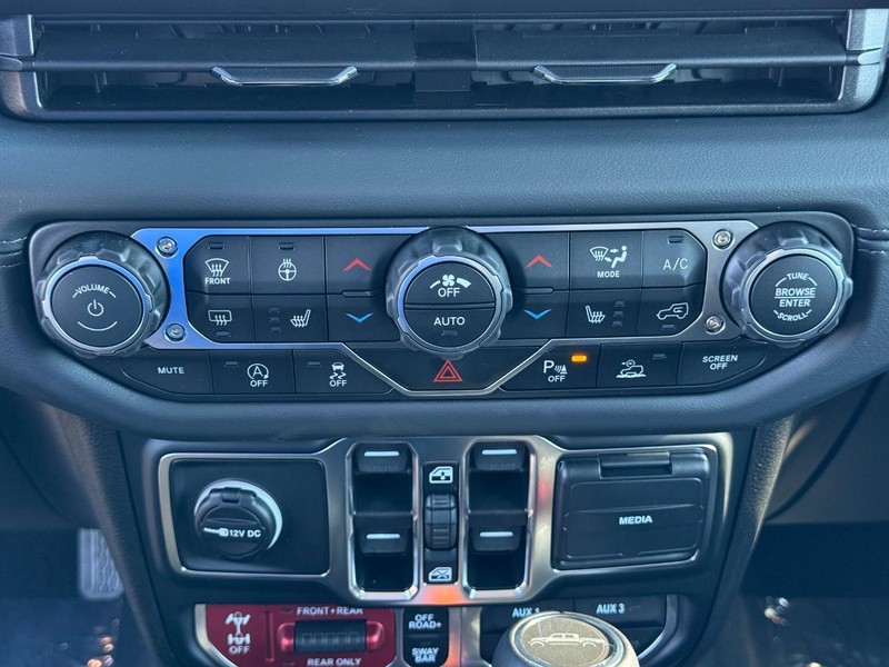 Jeep Gladiator Vehicle Full-screen Gallery Image 25