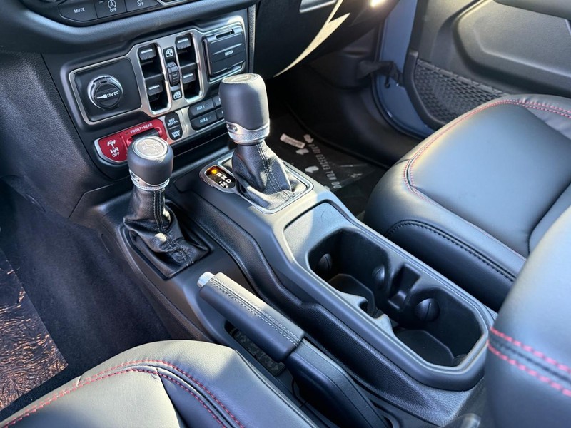 Jeep Gladiator Vehicle Full-screen Gallery Image 26