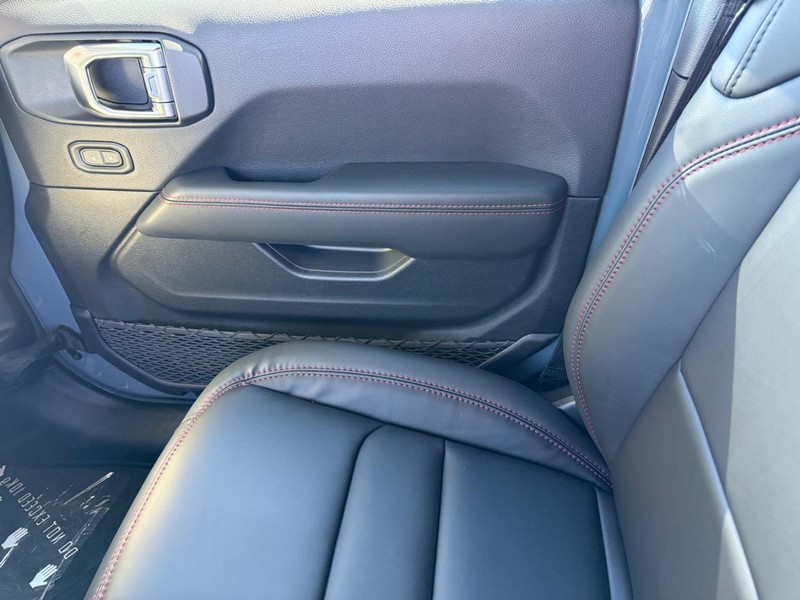 Jeep Gladiator Vehicle Full-screen Gallery Image 27