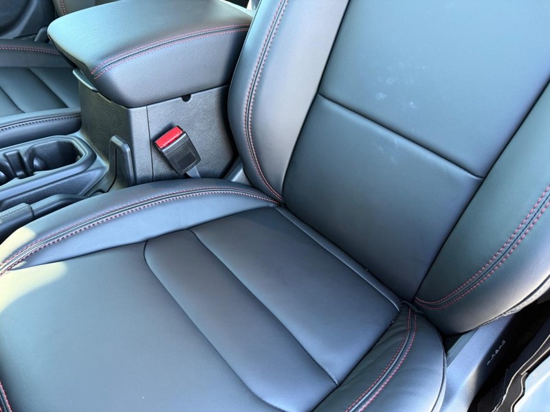 Jeep Gladiator Vehicle Full-screen Gallery Image 30