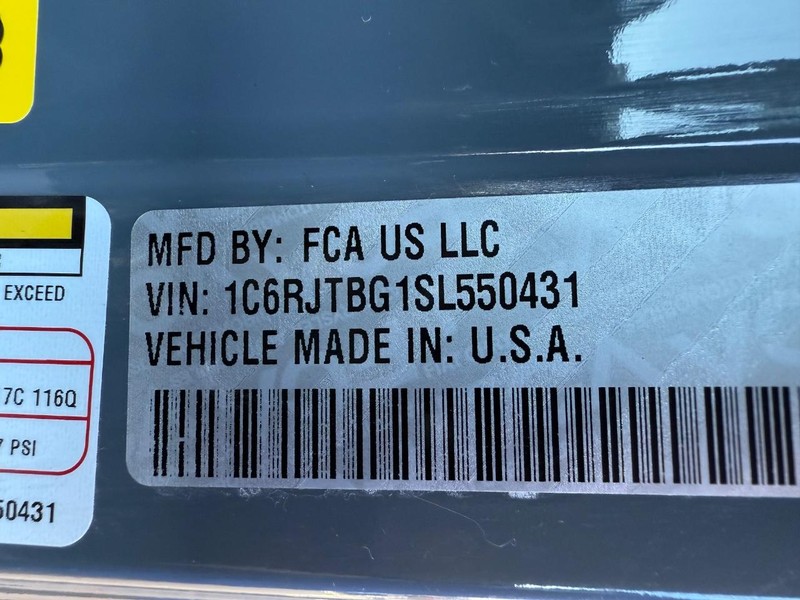 Jeep Gladiator Vehicle Full-screen Gallery Image 31