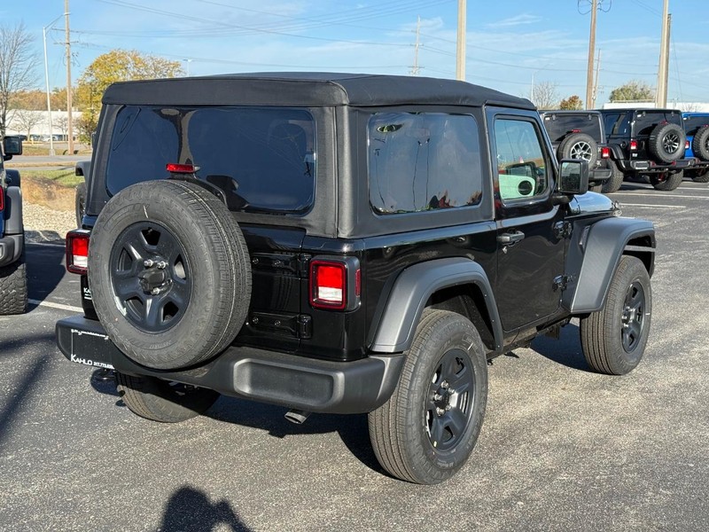 Jeep Wrangler Vehicle Full-screen Gallery Image 3