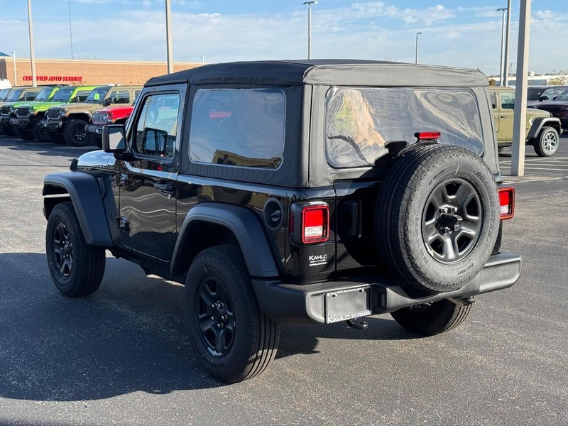 Jeep Wrangler Vehicle Full-screen Gallery Image 5