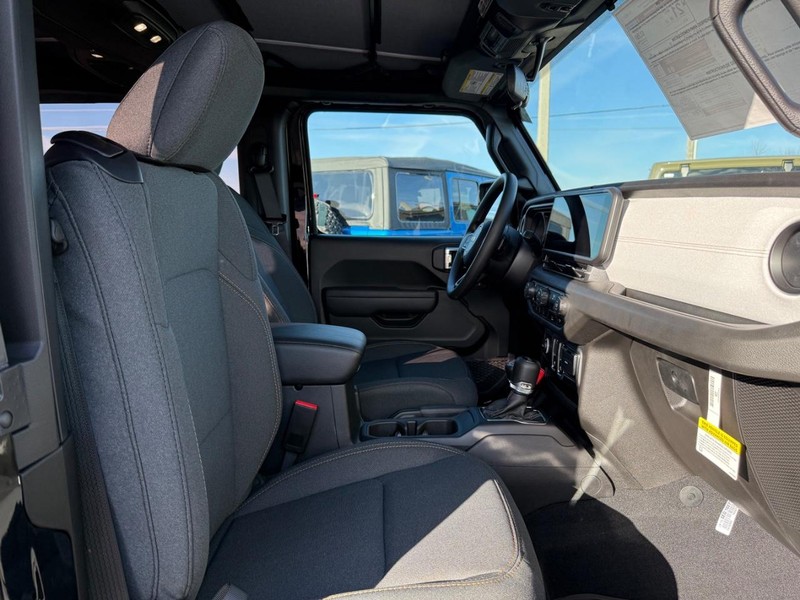 Jeep Wrangler Vehicle Full-screen Gallery Image 10