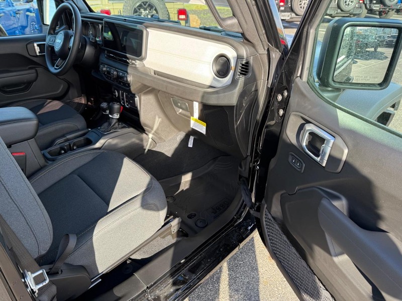 Jeep Wrangler Vehicle Full-screen Gallery Image 11