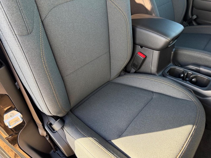 Jeep Wrangler Vehicle Full-screen Gallery Image 12