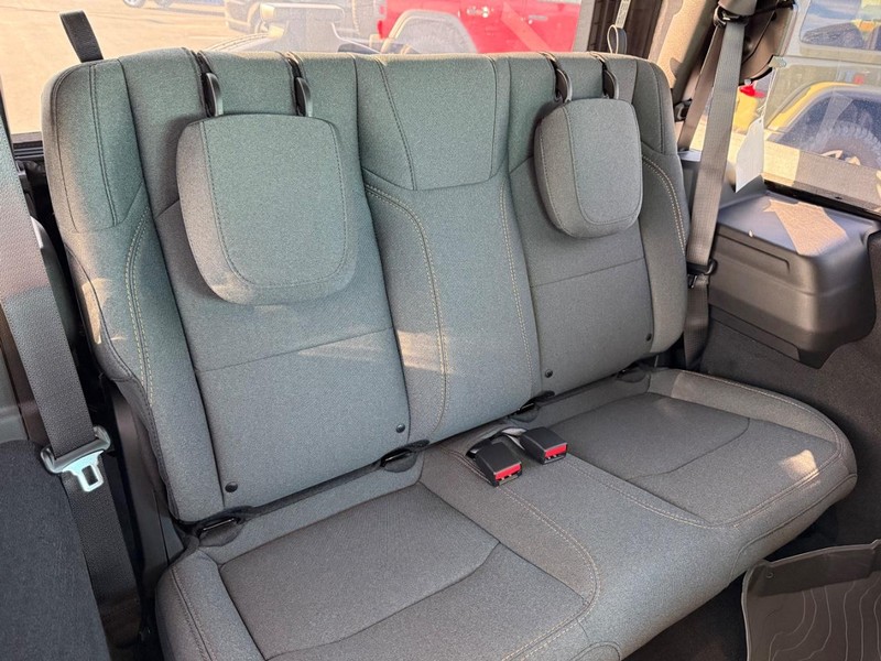 Jeep Wrangler Vehicle Full-screen Gallery Image 13