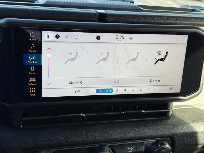 Jeep Wrangler Vehicle Full-screen Gallery Image 20