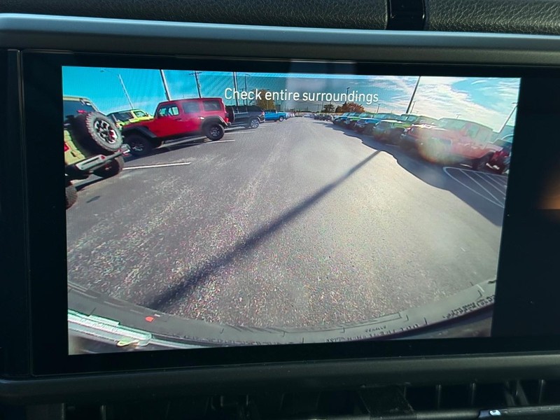 Jeep Wrangler Vehicle Full-screen Gallery Image 21