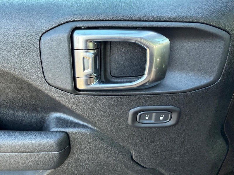 Jeep Wrangler Vehicle Full-screen Gallery Image 27