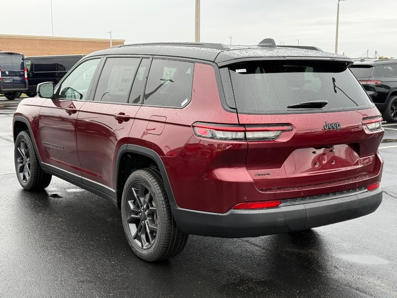 Jeep Grand Cherokee L Vehicle Full-screen Gallery Image 5