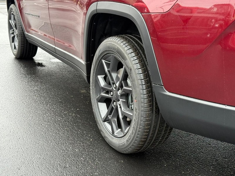 Jeep Grand Cherokee L Vehicle Full-screen Gallery Image 6