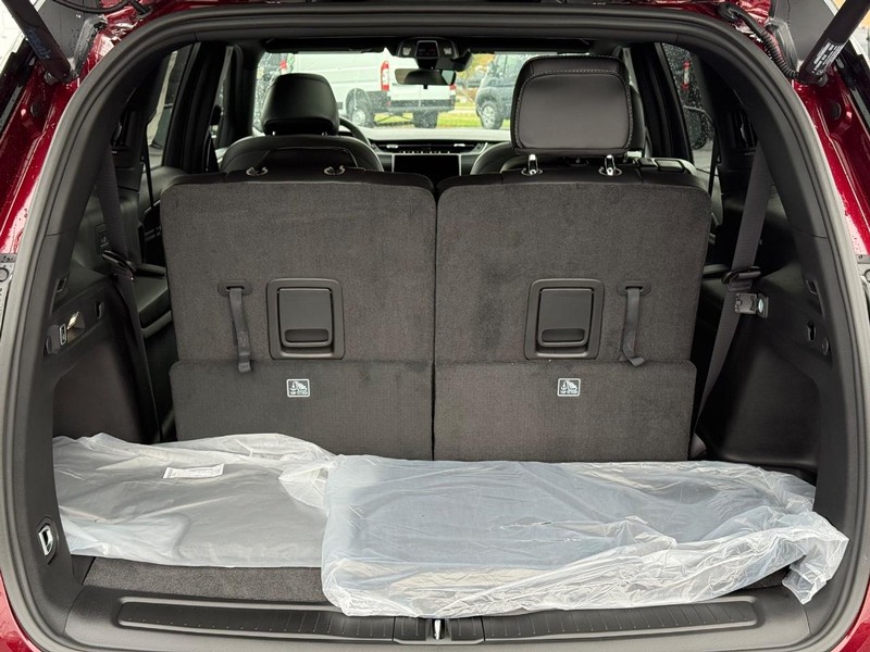 Jeep Grand Cherokee L Vehicle Full-screen Gallery Image 7