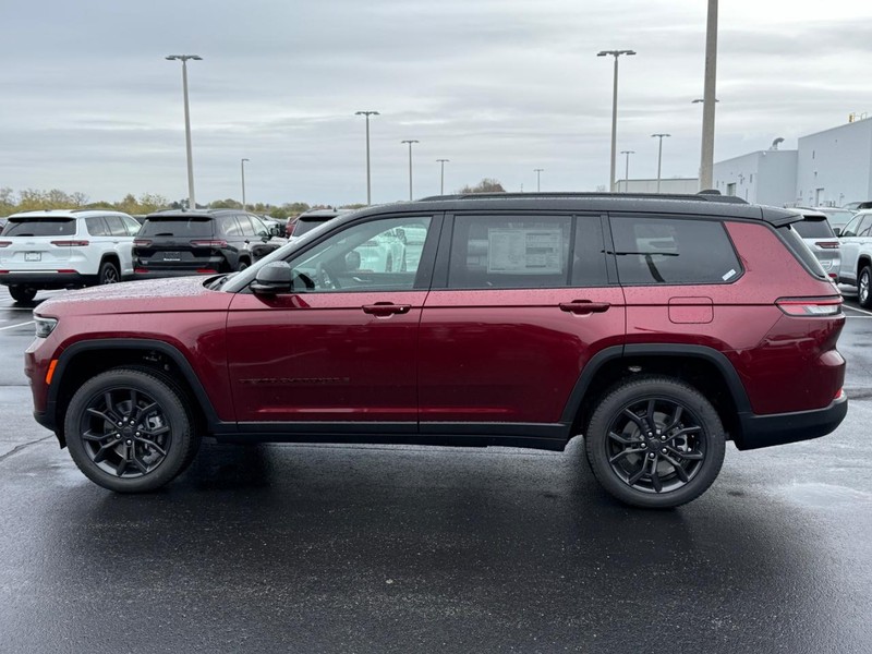 Jeep Grand Cherokee L Vehicle Full-screen Gallery Image 9