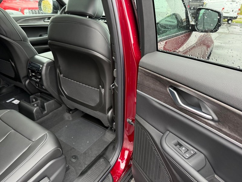 Jeep Grand Cherokee L Vehicle Full-screen Gallery Image 14