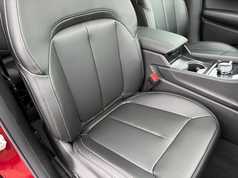 Jeep Grand Cherokee L Vehicle Full-screen Gallery Image 19