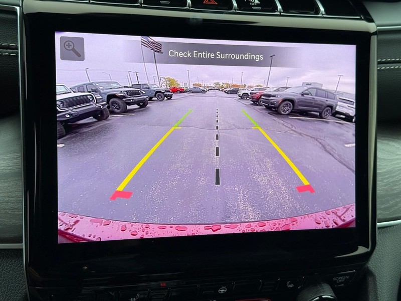 Jeep Grand Cherokee L Vehicle Full-screen Gallery Image 28