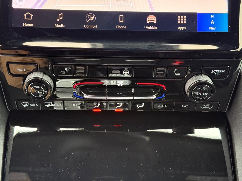 Jeep Grand Cherokee L Vehicle Full-screen Gallery Image 29