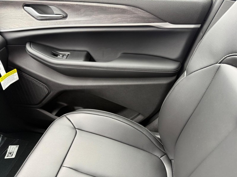 Jeep Grand Cherokee L Vehicle Full-screen Gallery Image 31