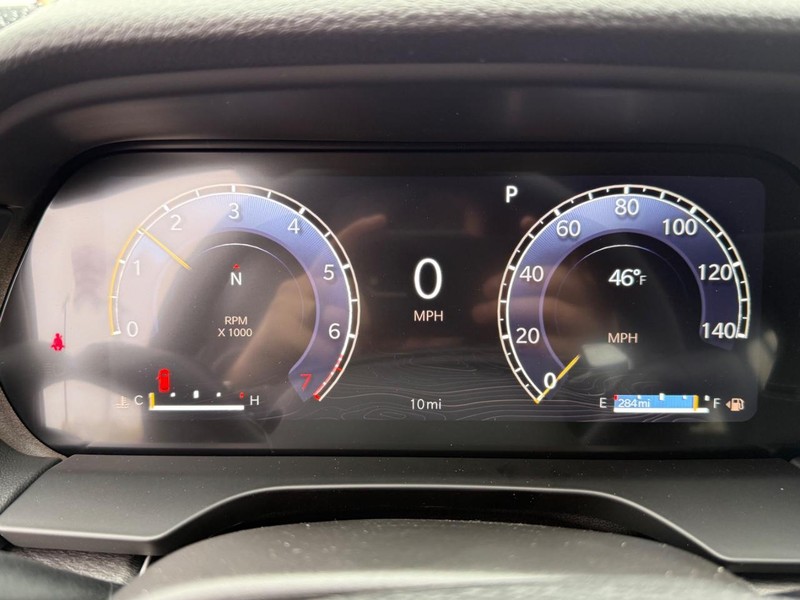 Jeep Grand Cherokee L Vehicle Full-screen Gallery Image 33