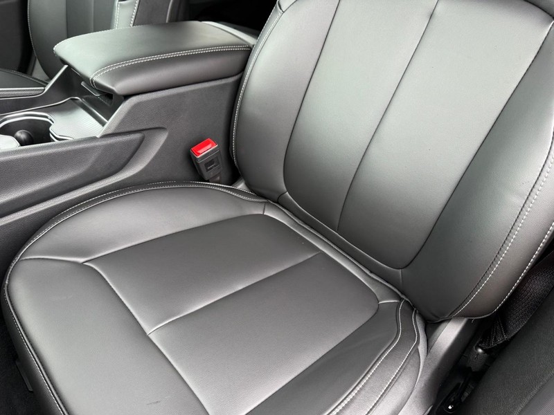 Jeep Grand Cherokee L Vehicle Full-screen Gallery Image 35