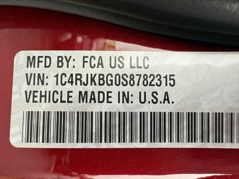 Jeep Grand Cherokee L Vehicle Full-screen Gallery Image 36