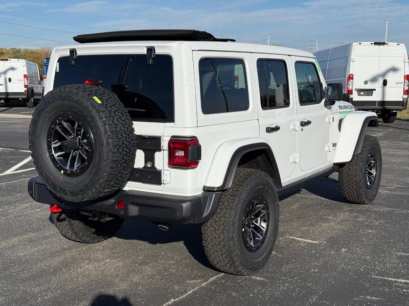 Jeep Wrangler Vehicle Full-screen Gallery Image 3