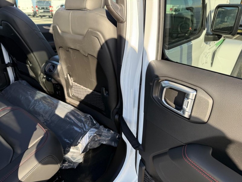 Jeep Wrangler Vehicle Full-screen Gallery Image 11