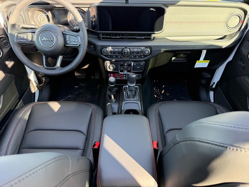 Jeep Wrangler Vehicle Full-screen Gallery Image 13